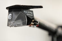 Pro-Ject X1 B s přenoskou Pick It PRO Balanced - piano bílá (4)