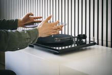 Pro-Ject E1.2 PHONO High Gloss Black + Pick it MM E (12)